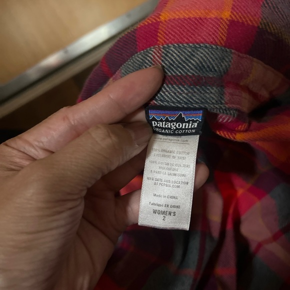 Plaid Patagonia button down Size 2 - Picture 2 of 2